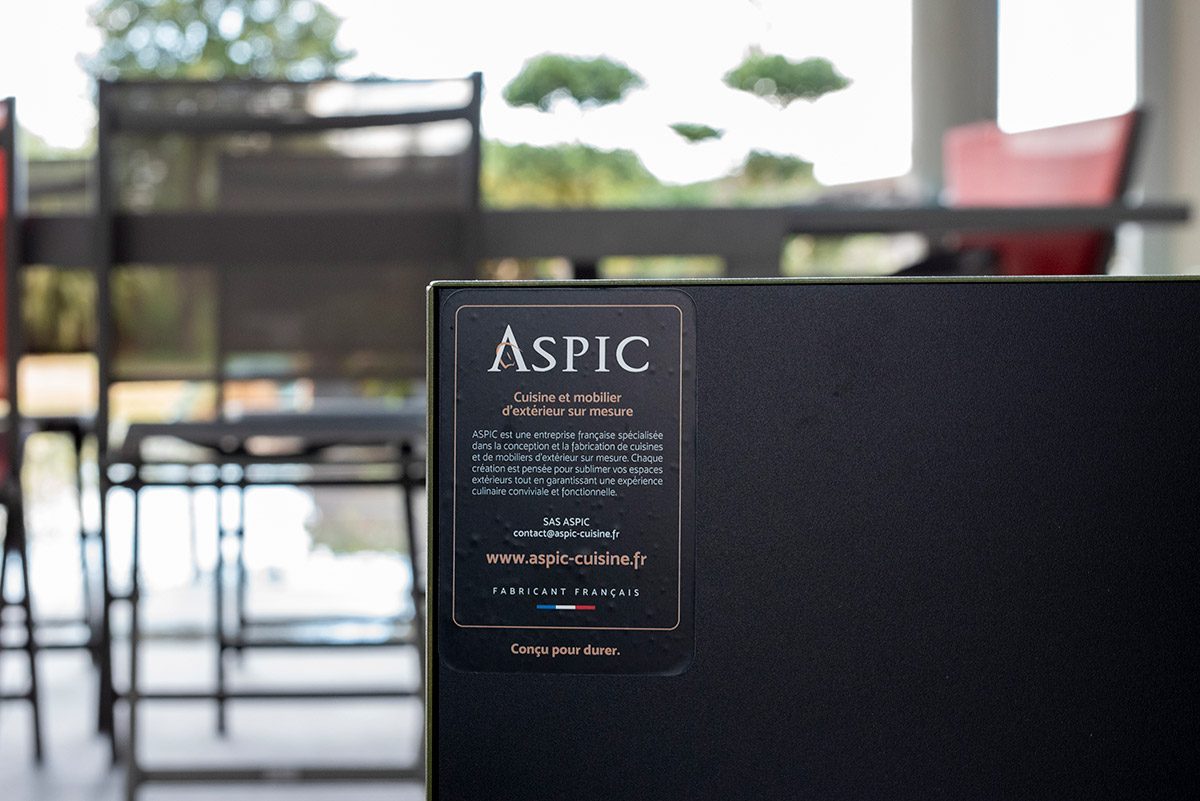 Étiquette réassurance cuisine sur mesure ASPIC, cuisine d'été ASPIC haut de gamme.