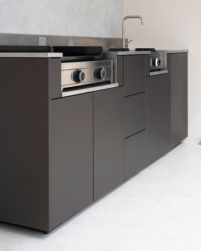 Intégration d'élément de cuisson sur mesure ASPIC, cuisine d'été ASPIC haut de gamme.